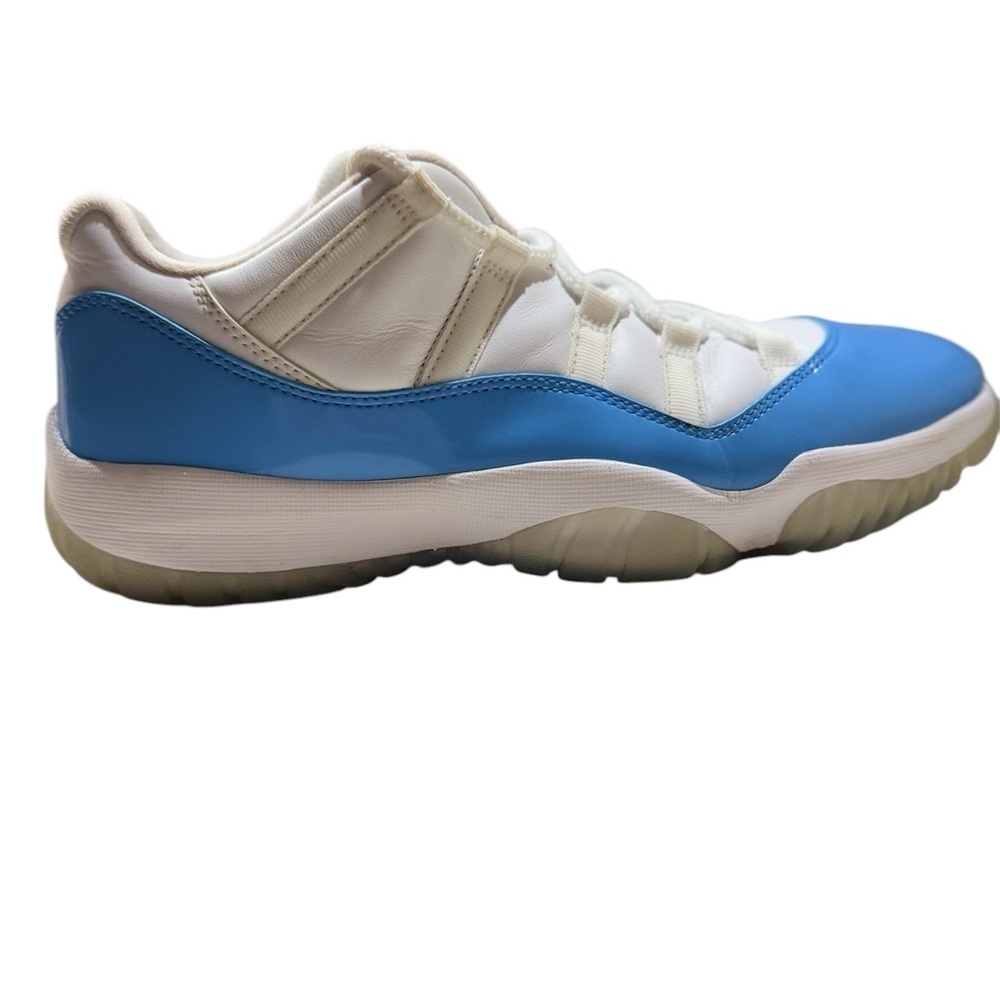 Unc Jordan 11 retro low
Size 9.5 men
Condition- pre owned /no noticeable damages